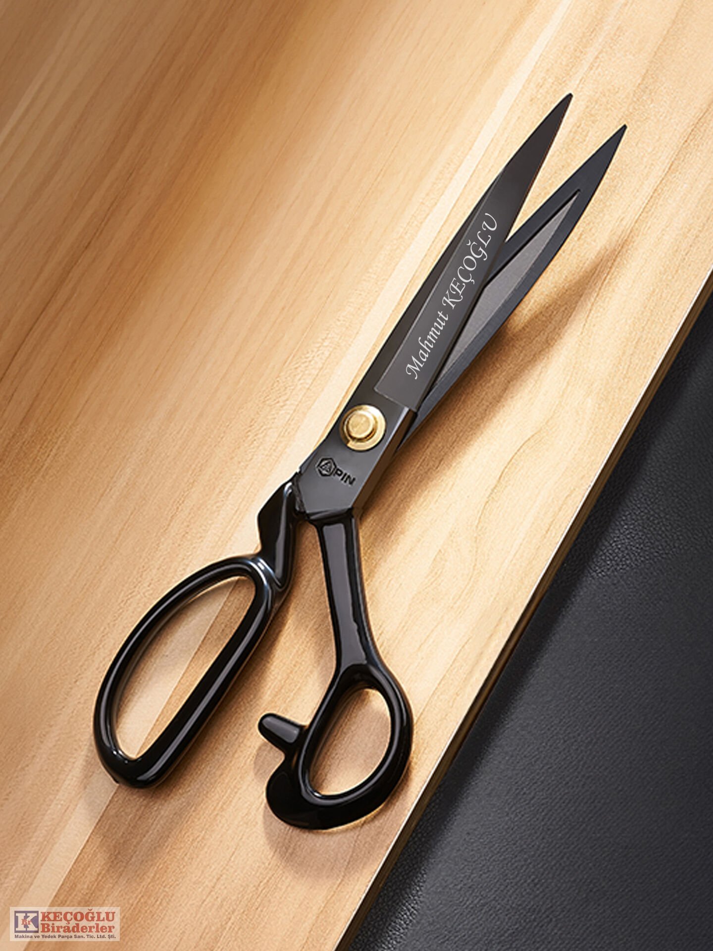 Pın  Kişiye Özel Somunlu Kumaş Kesim Makası (Siyah)